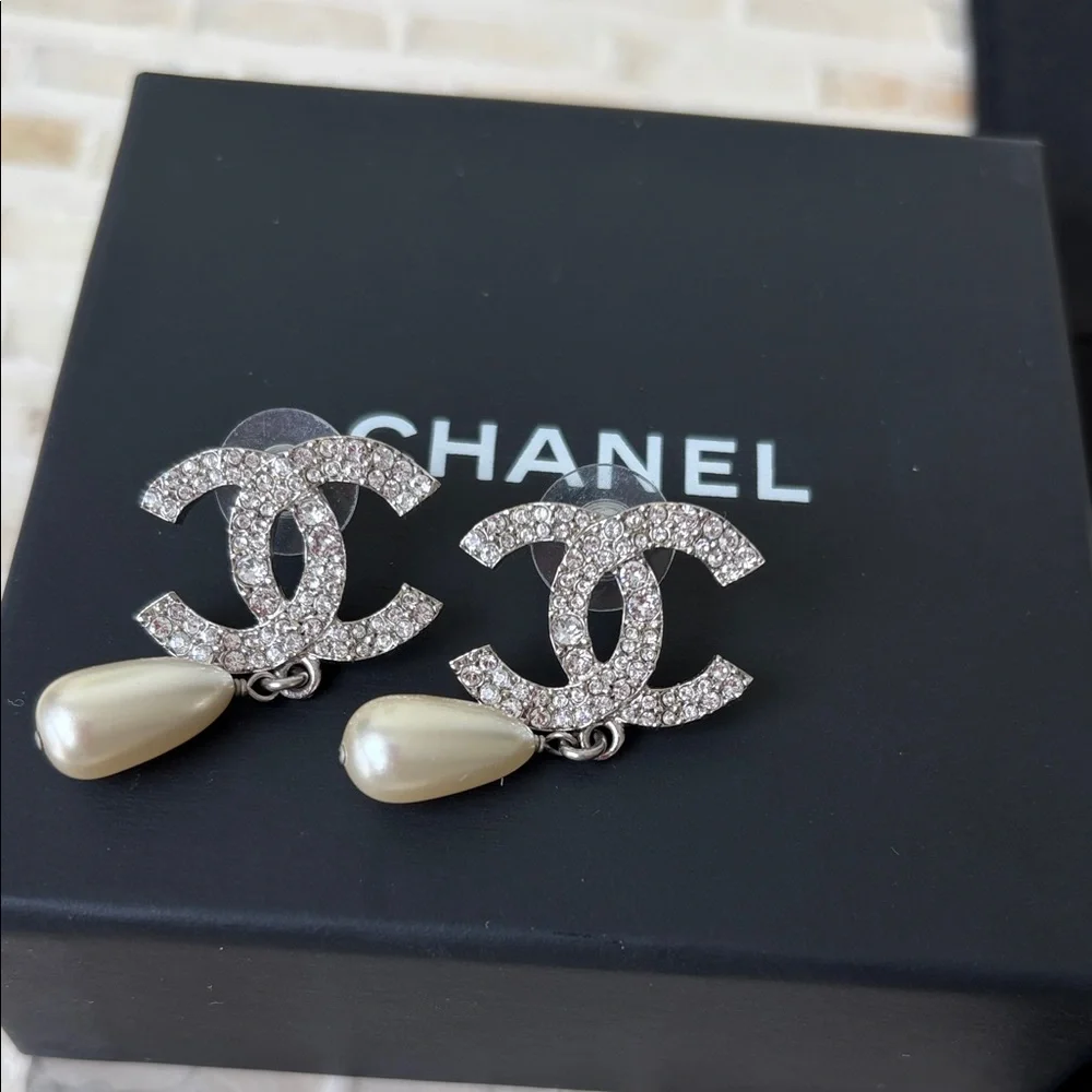 CHANEL Silver and Cream Pearl Earrings
